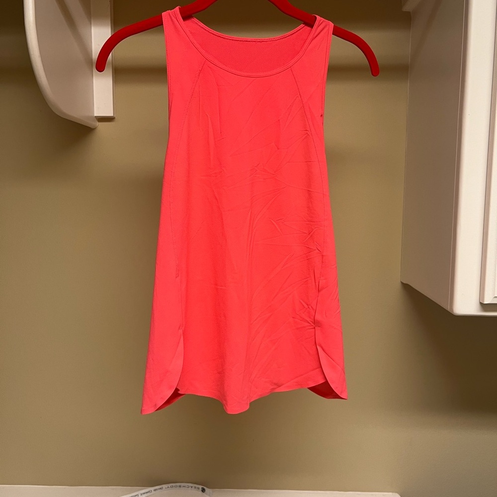 Bundle Lululemon Tanks - Picture 6 of 11